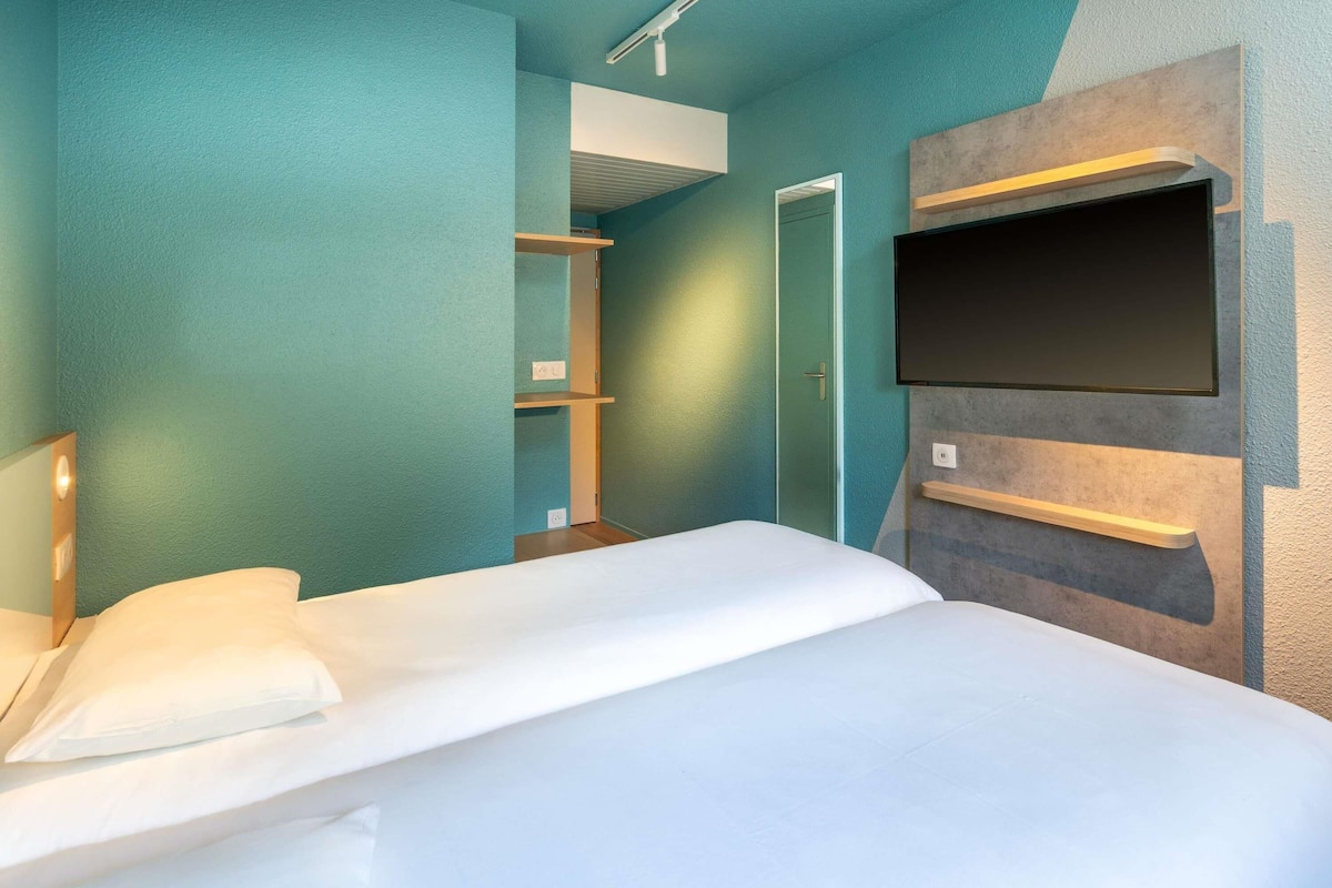 Twin kamer, 2 eenpersoonsbedden | Een bureau, een laptopwerkplek, verduisterende gordijnen