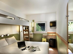 Desk, free cribs/infant beds, free WiFi