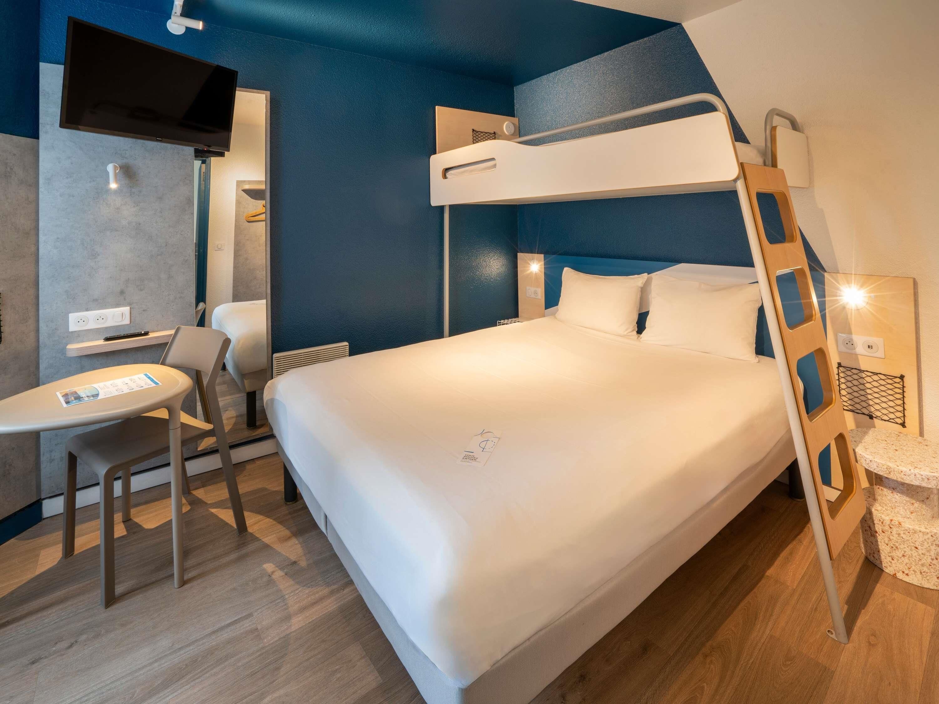 トリプルルーム (1 double bed and 1 bunk bed) | デスク、ベビーベッド (無料)、WiFi (無料)、ベッドシーツ