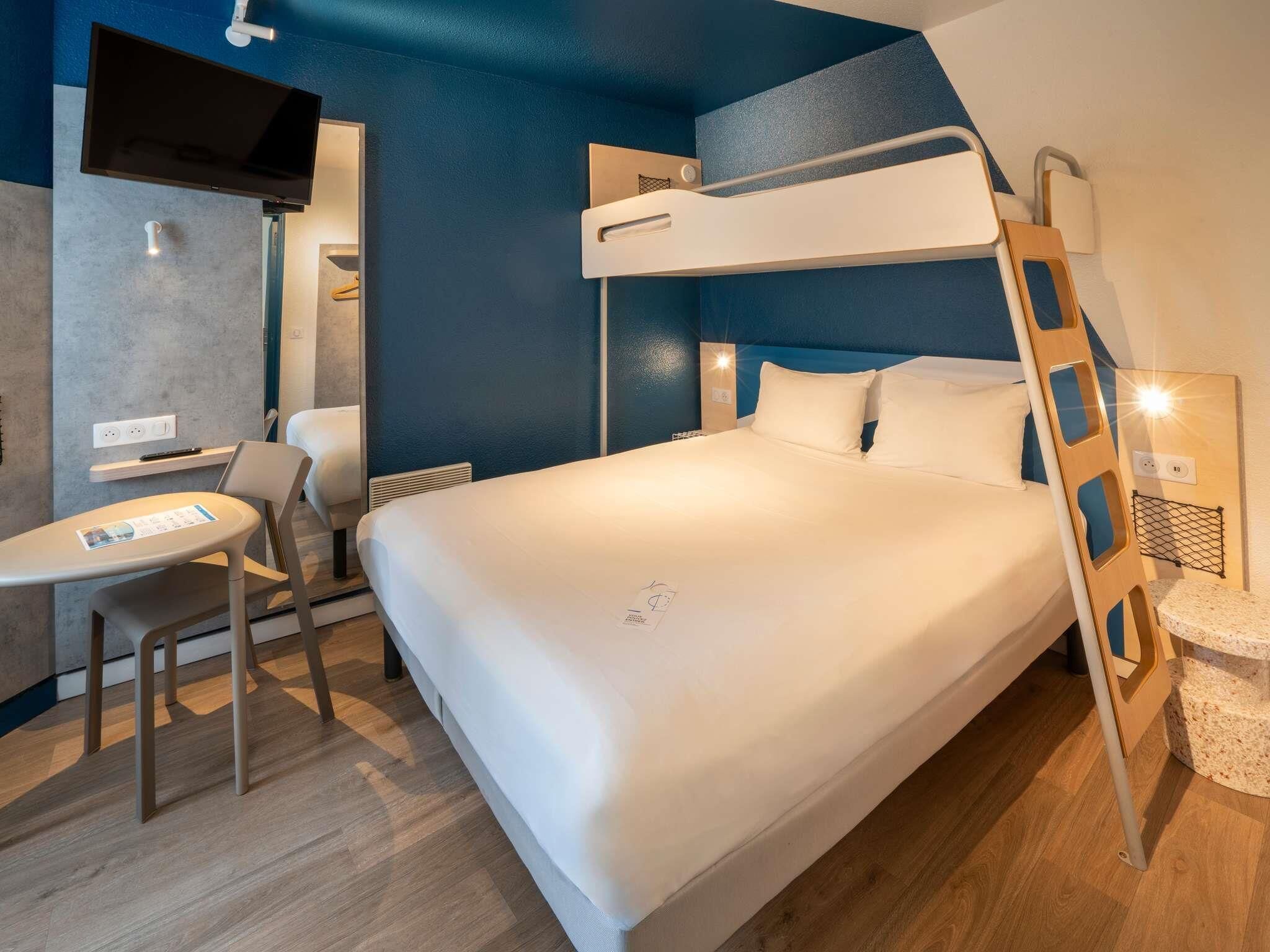 Standard Room with 1 double bed and 1 bunk bed | Desk, free cots/infant beds, free WiFi, bed sheets