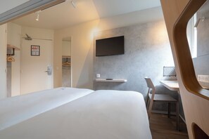 Triple Room (2 Twin Beds and 1 Single Bunk Bed) | Desk, free cribs/infant beds, free WiFi, bed sheets