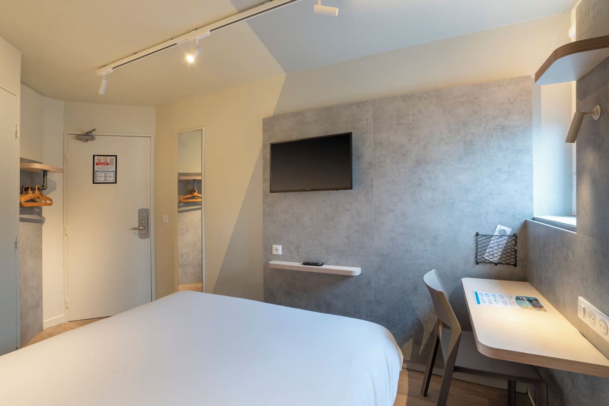 Double Room, 1 Double Bed | Desk, free cots/infant beds, free WiFi, bed sheets
