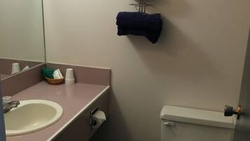 Bruser, hårtørrer, håndklæder