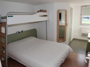 Desk, free WiFi - ibis budget Nice Palais Nikaia (Nice)