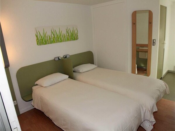 Desk, free WiFi - ibis budget Nice Palais Nikaia (Nice)