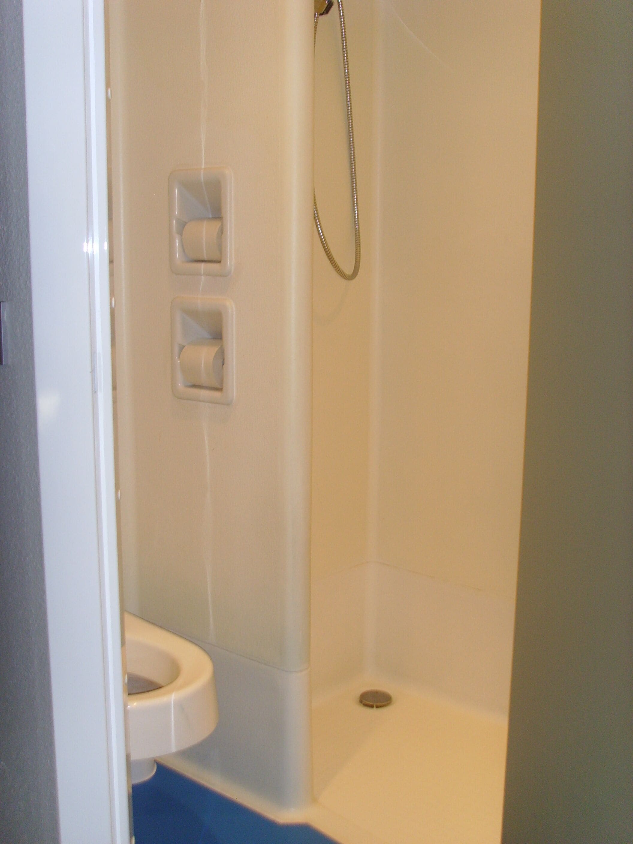 Shower, eco-friendly toiletries, towels