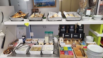 Frühstücksbuffet unter der Woche (8.90 EUR pro Person)