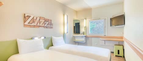 Twin Room, 2 Single Beds | Desk, soundproofing, free WiFi, bed sheets