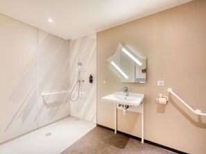 Desk, soundproofing, free WiFi, bed sheets - ibis budget Versailles Trappes (Trappes)