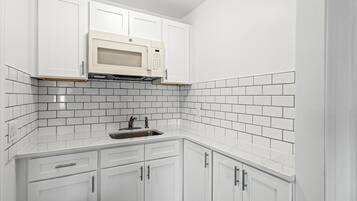 Deluxe Double Room | Free WiFi, bed sheets