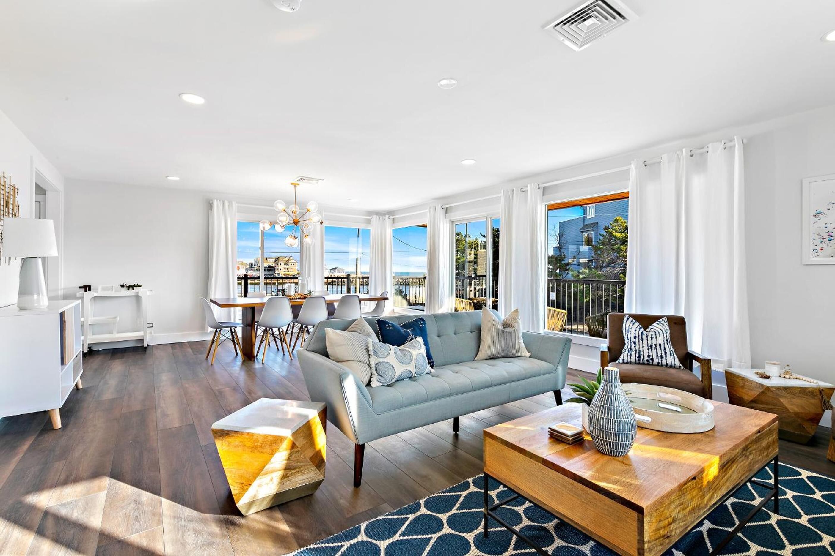 ทีวีจอแบน