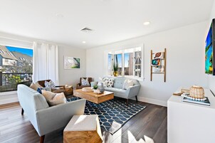 Una televisión de pantalla plana