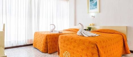 Double Room, 2 Single Beds | In-room safe, desk, free WiFi, wheelchair access