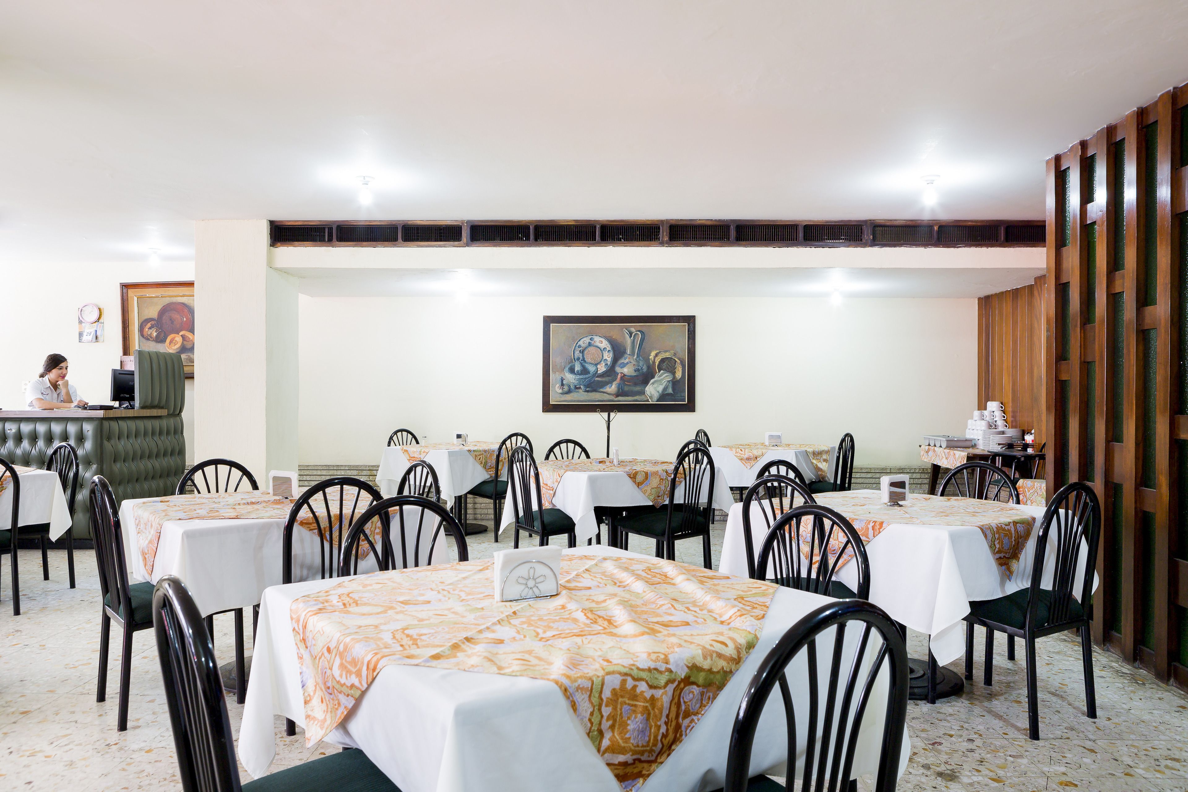 Se sirven desayunos, comidas, cenas y cocina internacional 