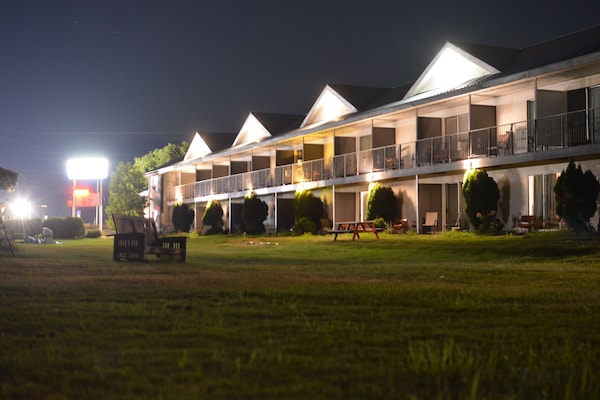 Monashee Motel - Sicamous