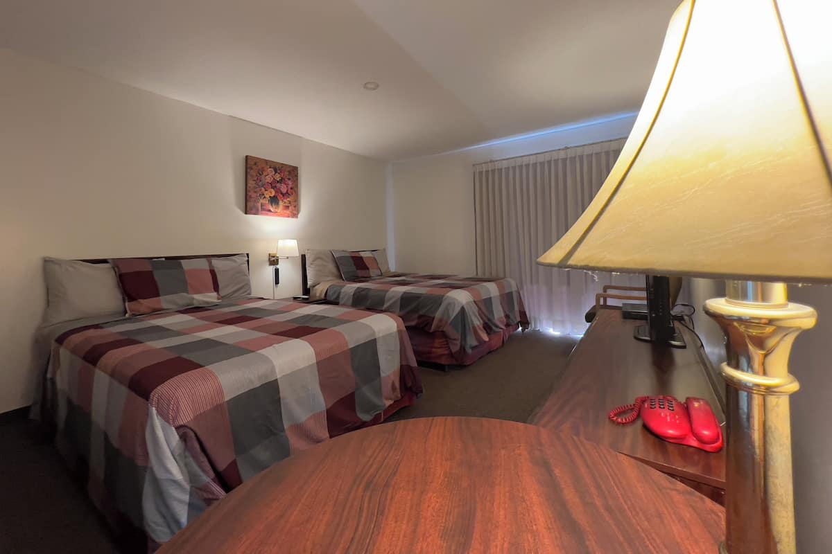 Habitación Deluxe, 2 camas de matrimonio (2nd Floor) | Wifi gratis y ropa de cama
