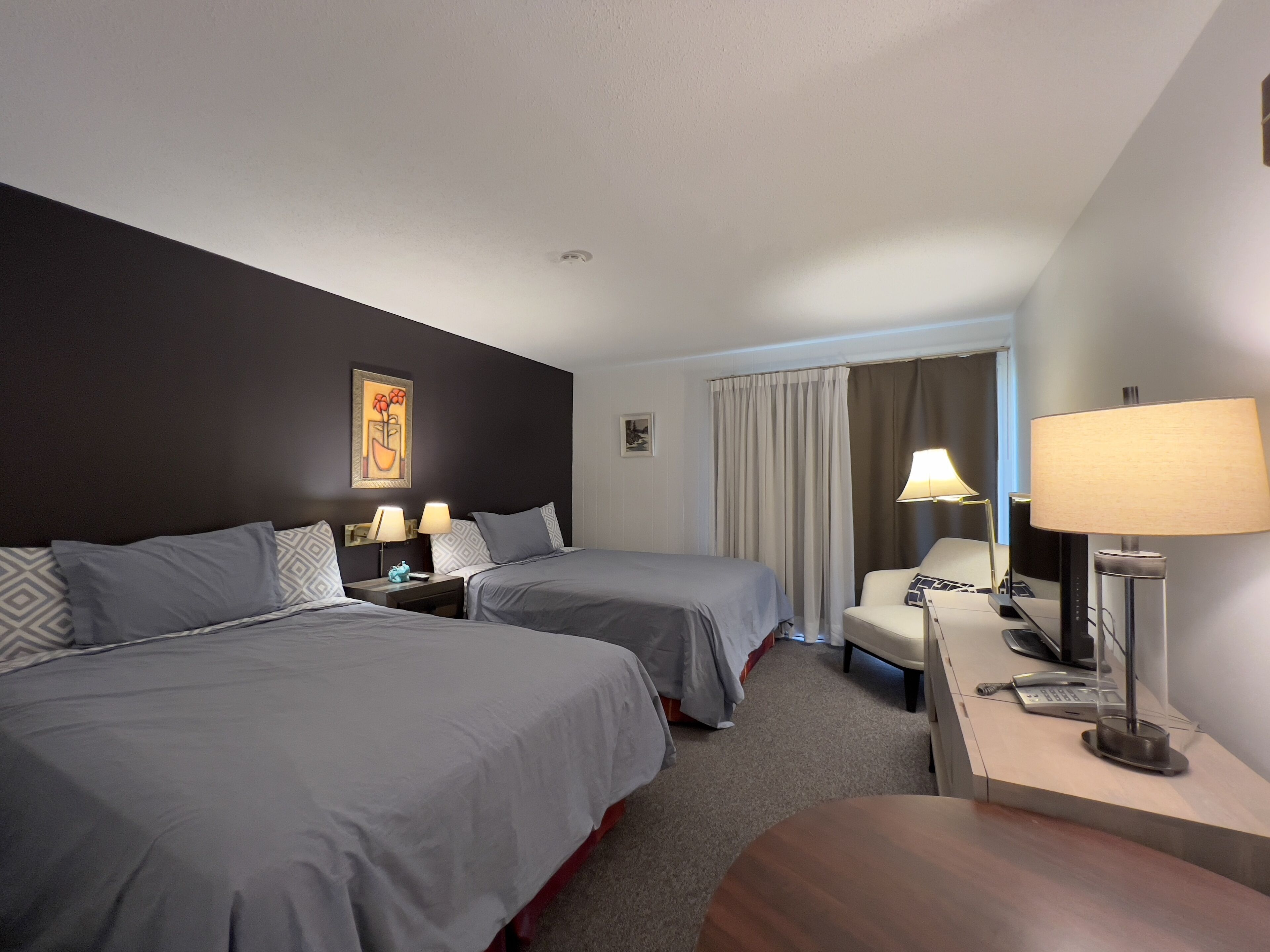 Premier-rum - 2 queensize-sängar - pentry - bottenvåning | Gratis wi-fi och sängkläder