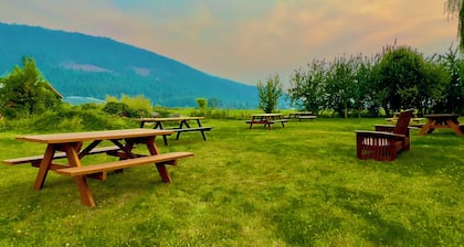 Monashee Motel