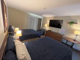 尊贵客房, 2 张大床, 一层 | 免费 WiFi、床单