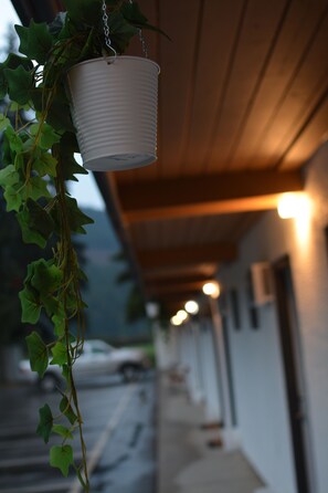 Front of property - Monashee Motel (Sicamous)
