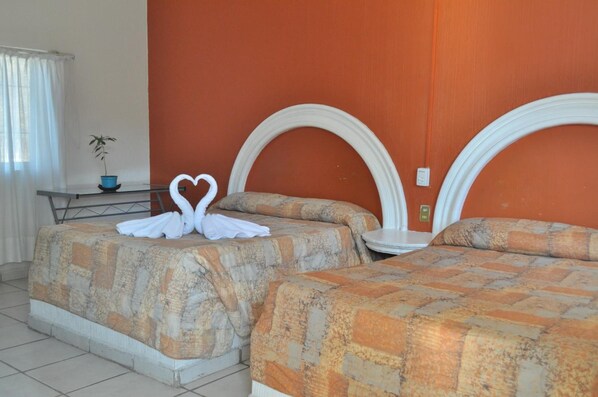 In-room safe, desk, free WiFi, bed sheets - Hotel del Tajo (Salamanca)