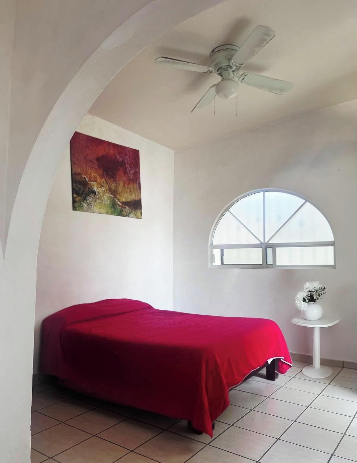 Quarto standard | Cofres nos quartos, escrivaninha, Wi-Fi de cortesia, roupa de cama
