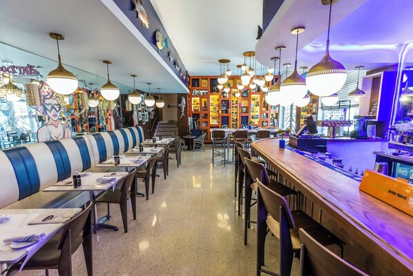 Bar (on property) - Oceanside Hotel and Suites (Miami Beach)