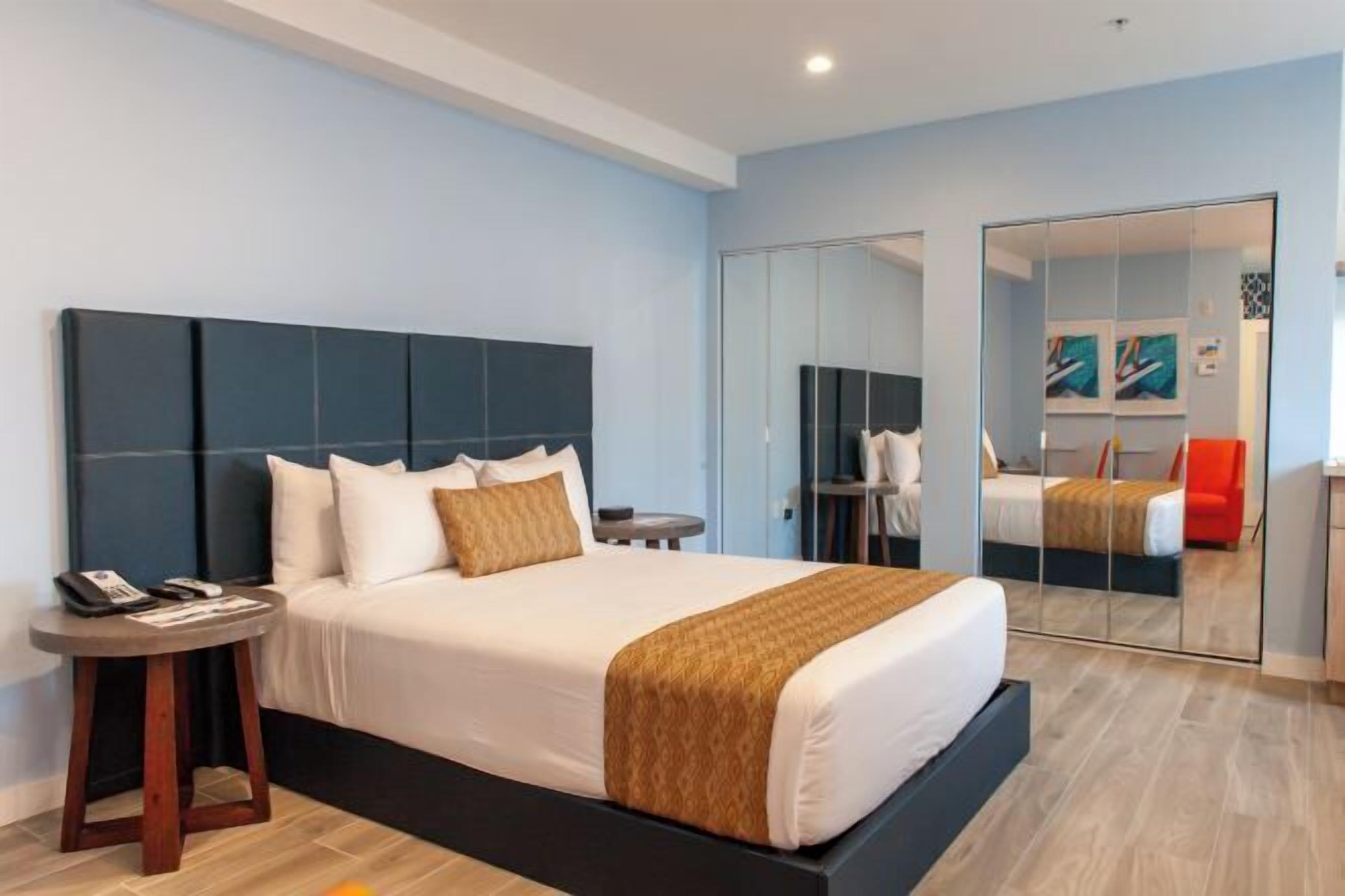 Premium bedding, in-room safe, desk, iron/ironing board