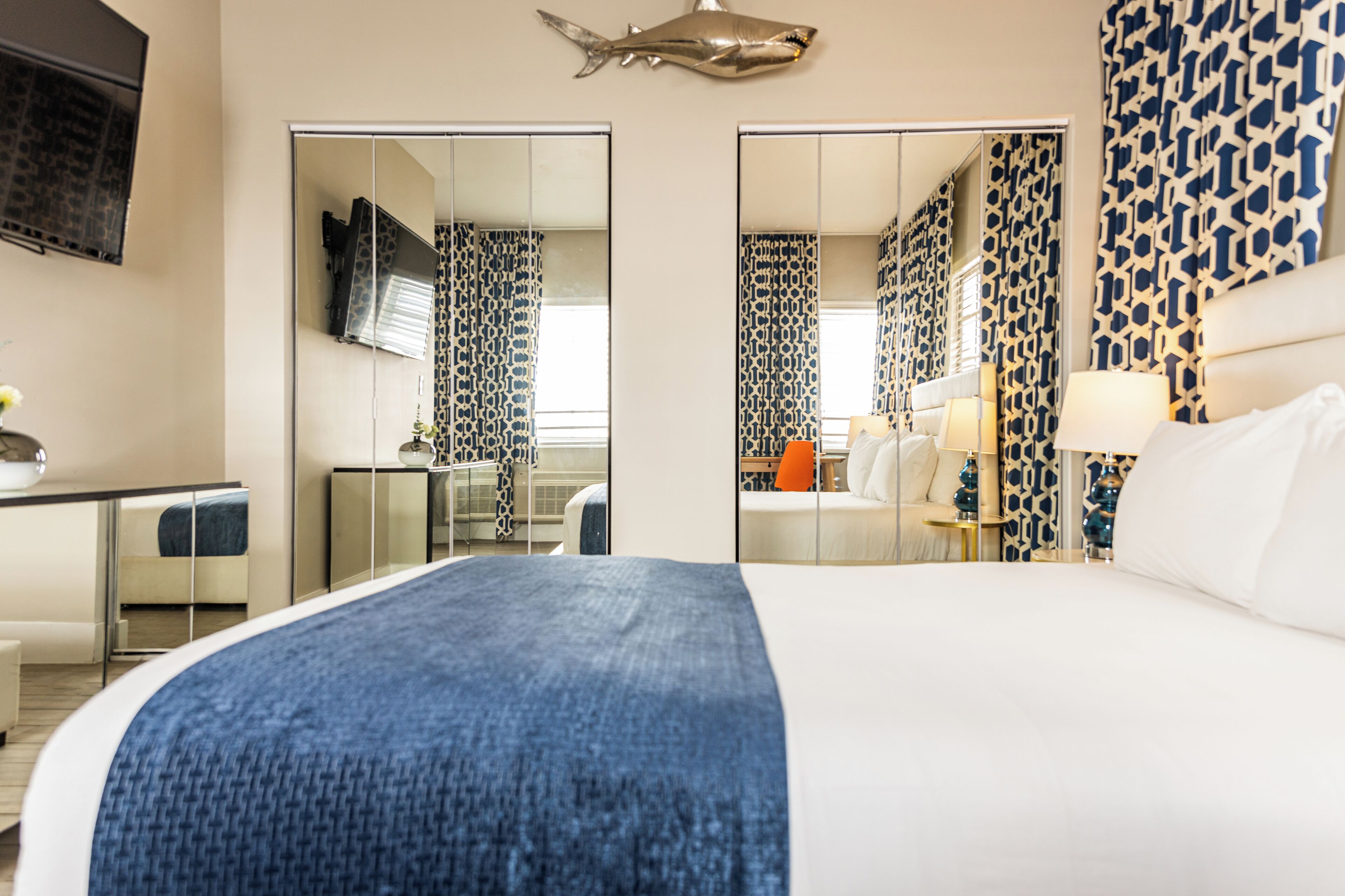 Suite, 1 grand lit et 1 canapé-lit, balcon | Literie de qualité supérieure, coffres-forts dans les chambres, bureau