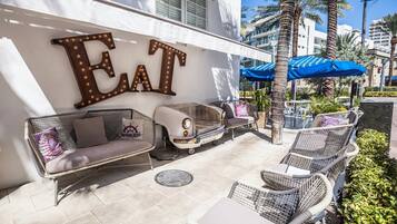 Breakfast, lunch, dinner served; American cuisine