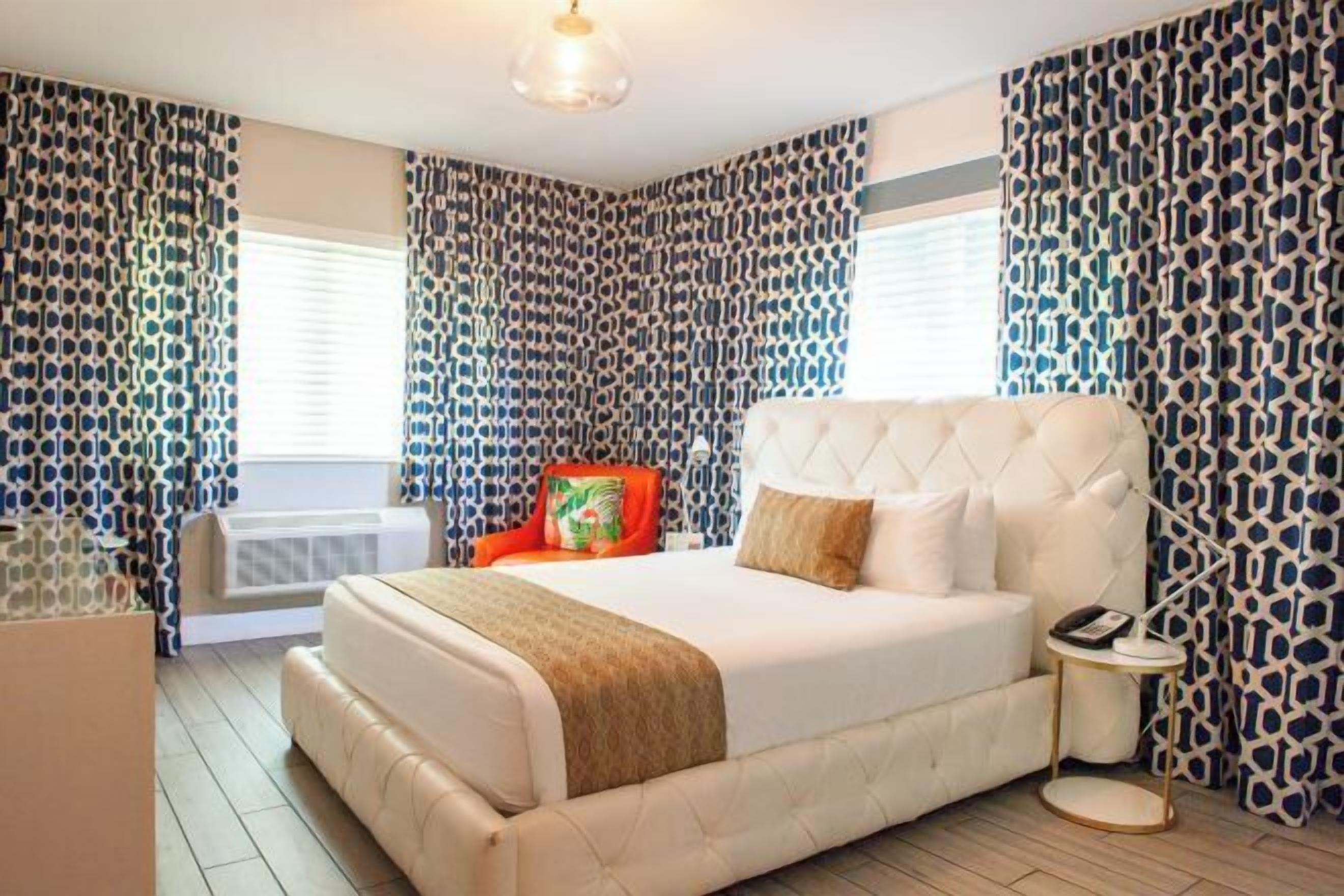 Premium bedding, in-room safe, desk, iron/ironing board