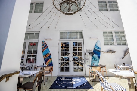 Breakfast, lunch, dinner served; American cuisine . Oceanside Hotel and Suites