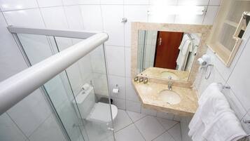 Triple Room | Bilik Mandi | Pancuran mandi, kelengkapan dandanan diri percuma, pengering rambut