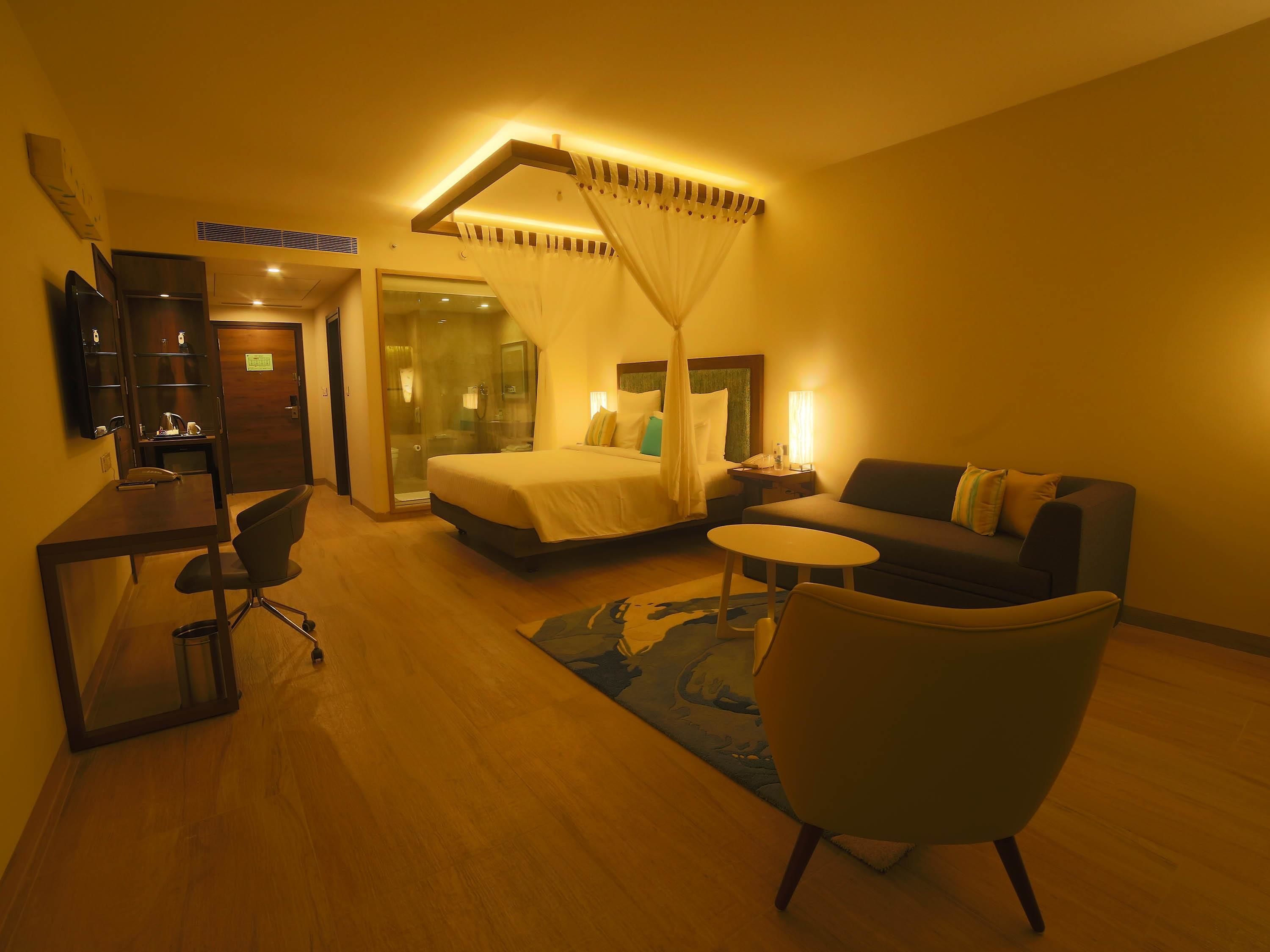 deluxe double room, 1 double bed, balcony, oceanfront | minibar, in-room safe, blackout curtains, soundproofing