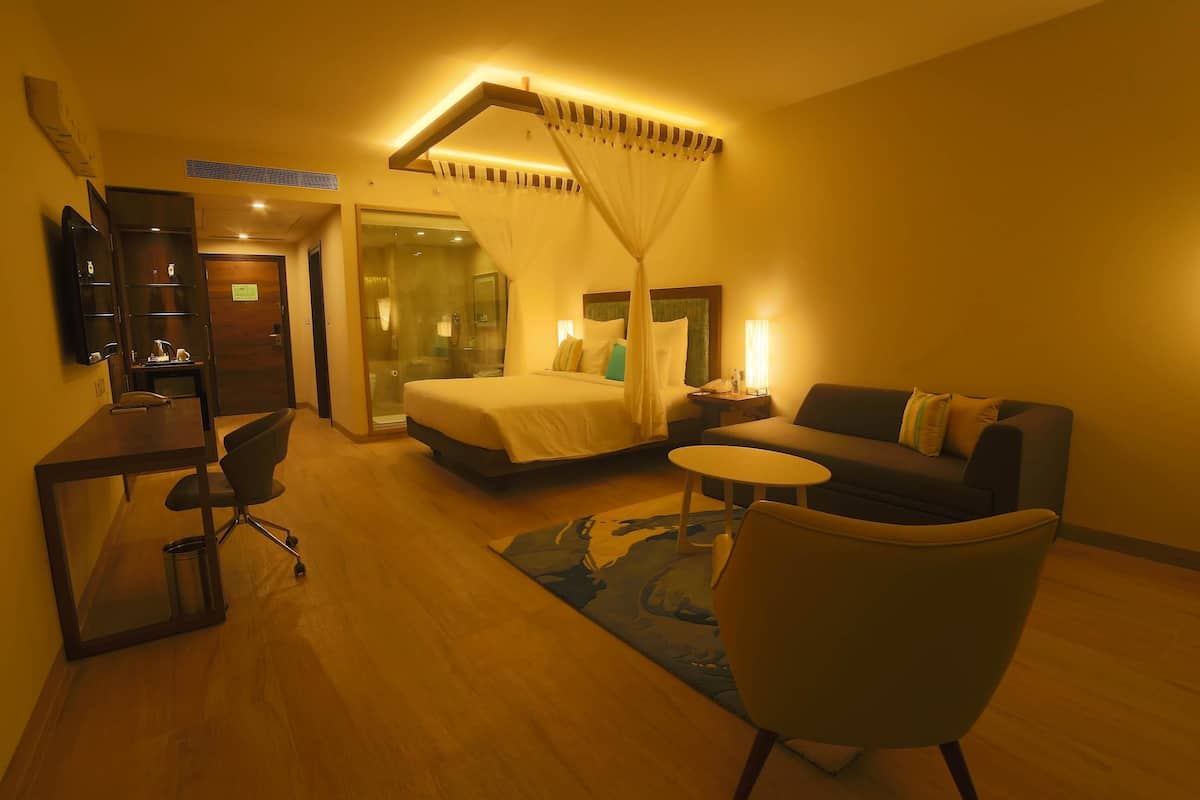 deluxe double room, 1 double bed, balcony, oceanfront | minibar, in-room safe, blackout curtains, soundproofing