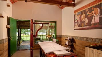 Couples treatment rooms, steam room, body treatments, aromatherapy