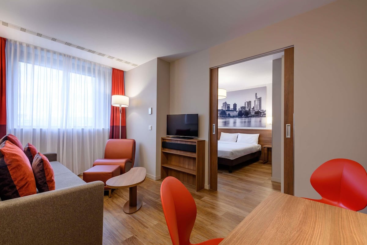 apartment, 1 queen bed with sofa bed | hypo-allergenic bedding, in-room safe, desk, laptop workspace