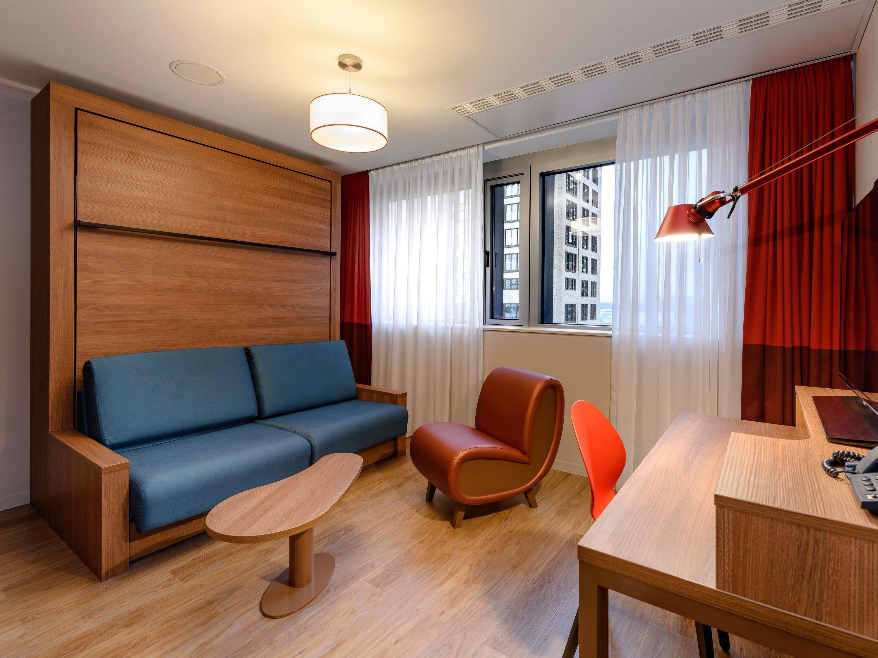 hypo-allergenic bedding, in-room safe, desk, laptop workspace