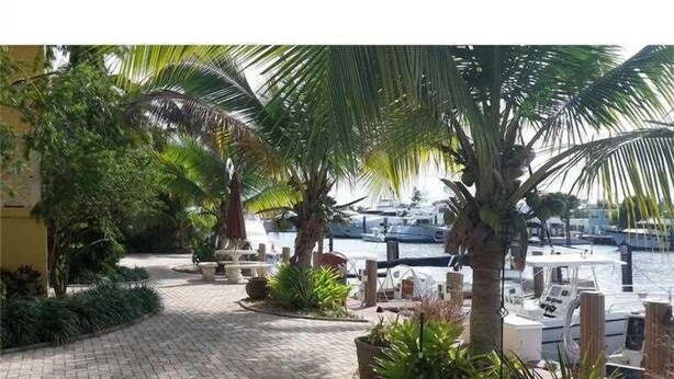 Dock - Middle River (Fort Lauderdale)