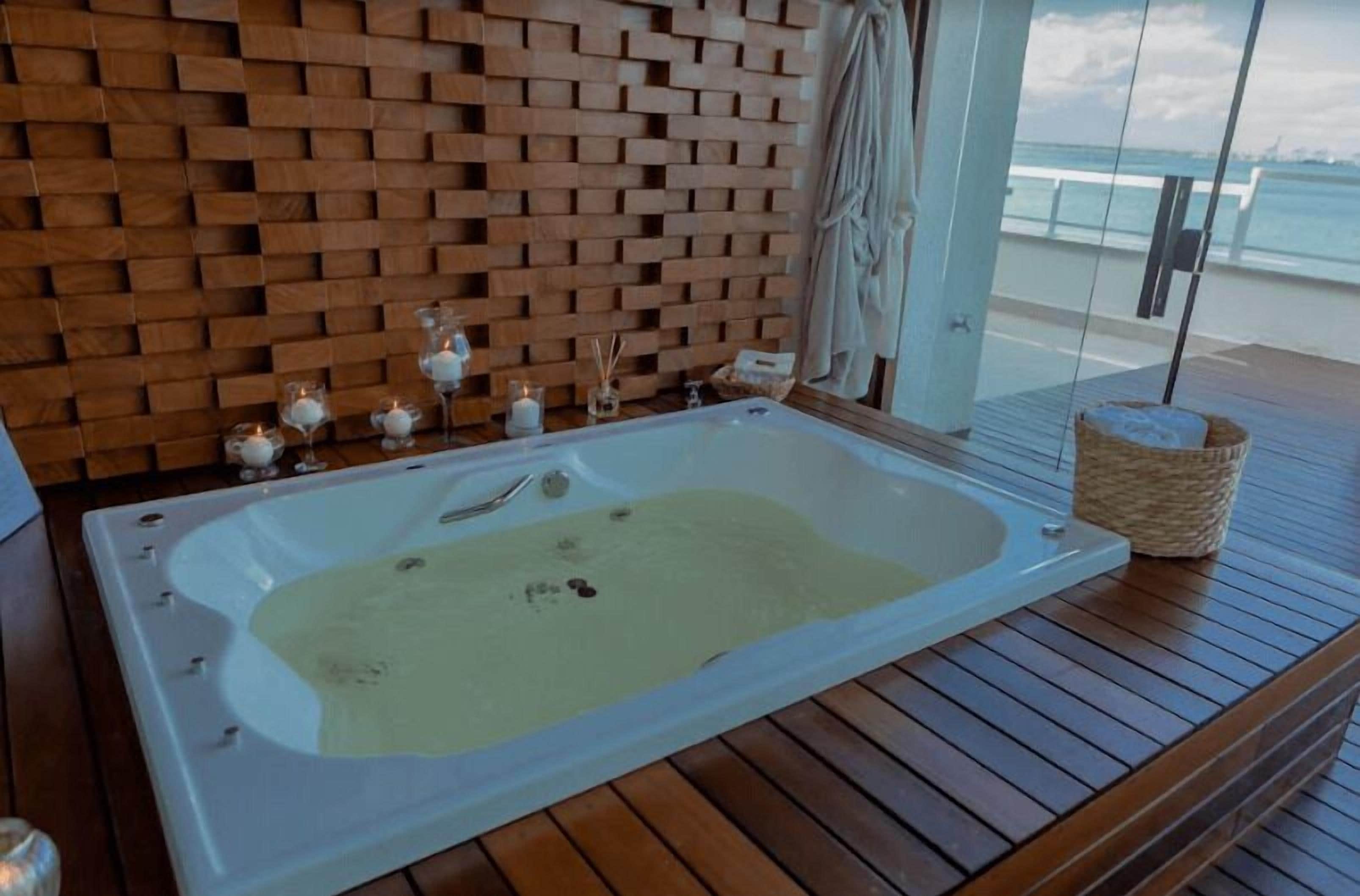 luxury room | private spa tub