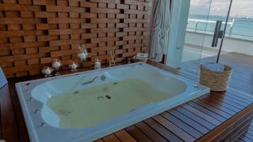 Private spa tub
