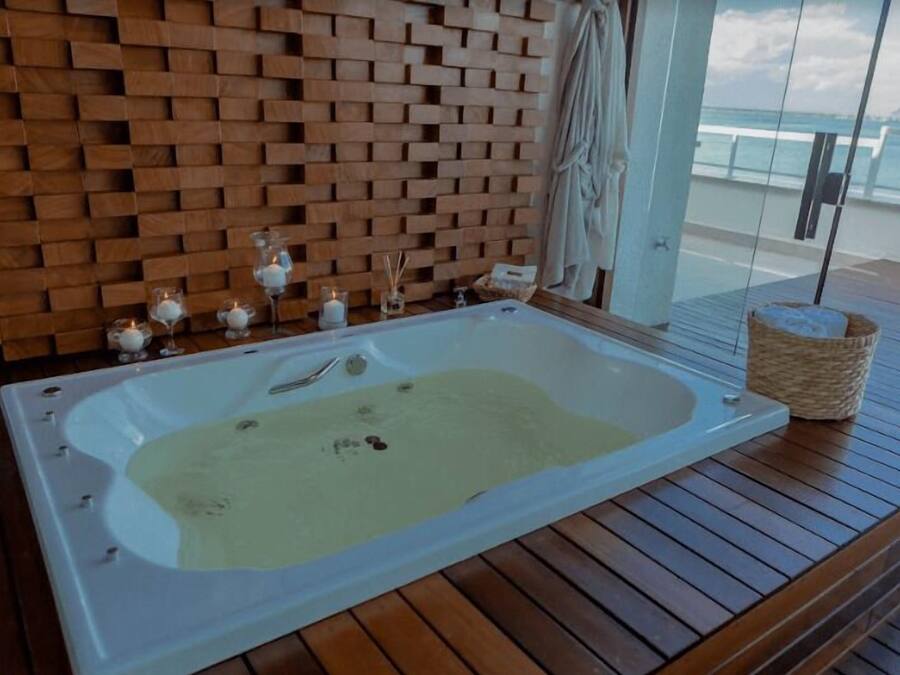 Private spa tub
