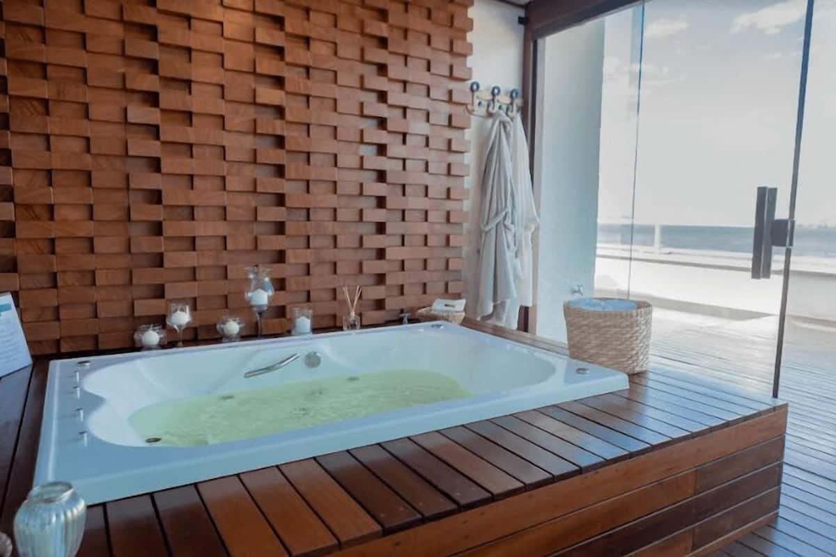 luxury room | private spa tub