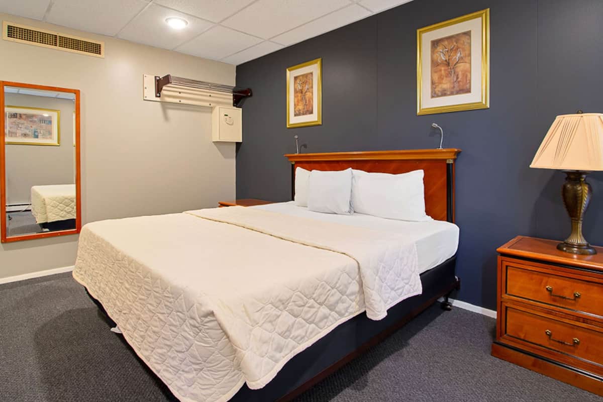 In-room safe, desk, iron/ironing board, free WiFi