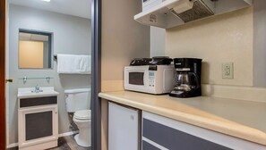 In-room safe, desk, iron/ironing board, free WiFi - M Star North Canton - Hall of Fame (North Canton)