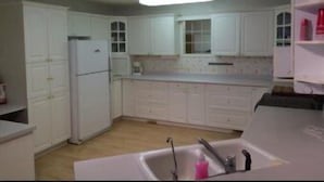 Private kitchen - SunDog B & B (Sicamous)