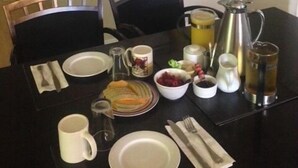 Breakfast area - SunDog B & B (Sicamous)