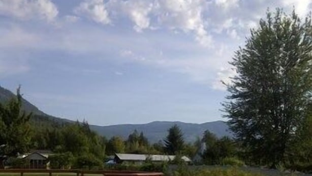 Sundeck - SunDog B & B (Sicamous)