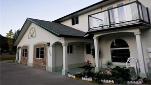Exterior - SunDog B & B (Sicamous)