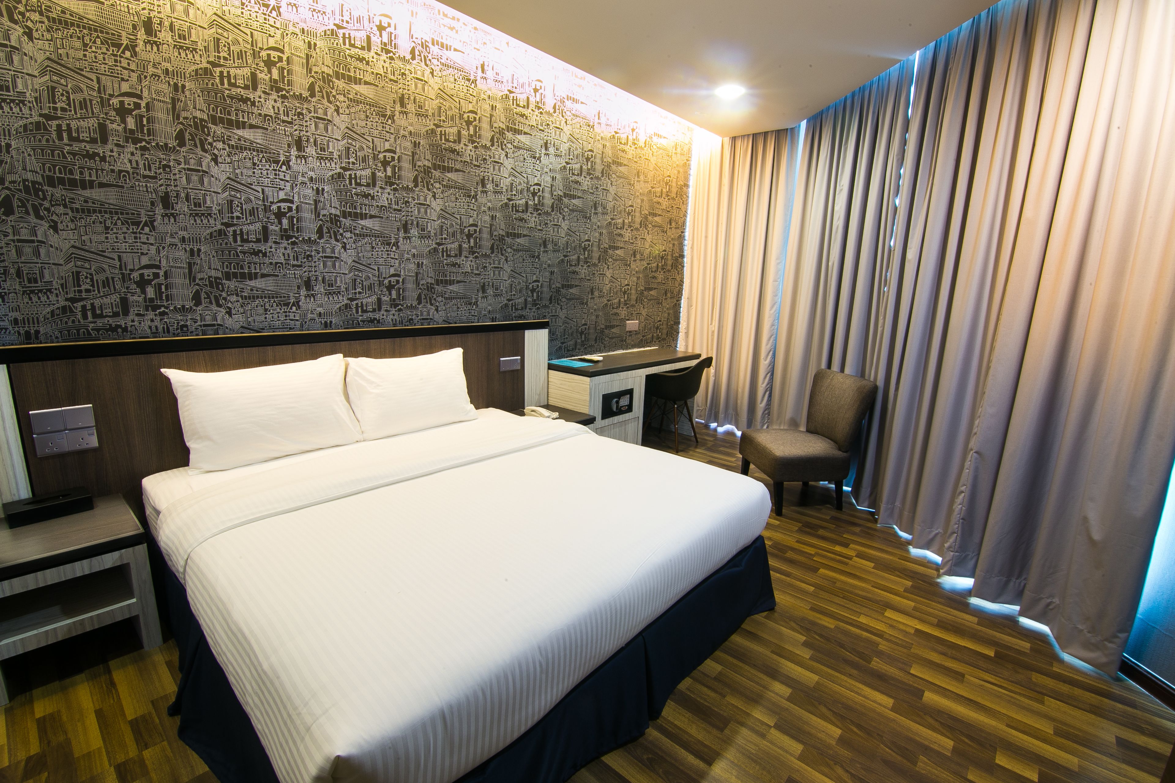 executive room, 1 bedroom, accessible, city view | premium bedding, minibar, in-room safe, desk